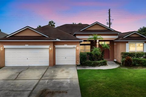 House in Orlando, Florida 4 bedrooms, 258.08 sq.m. № 2267182 - photo 2