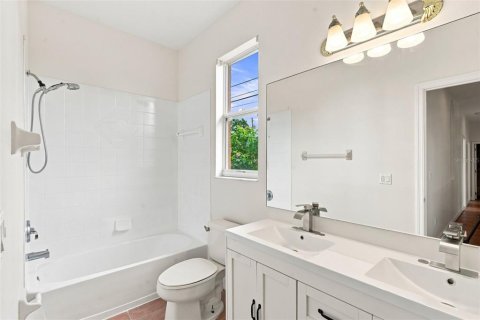 House in Orlando, Florida 4 bedrooms, 258.08 sq.m. № 2267182 - photo 30