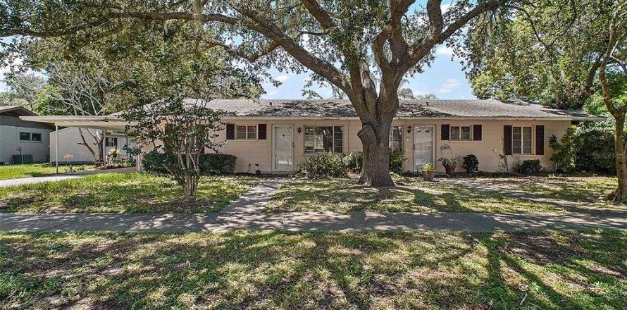 Propiedad comercial en Mount Dora, Florida 2 dormitorios, 132.48 m2 № 1876698