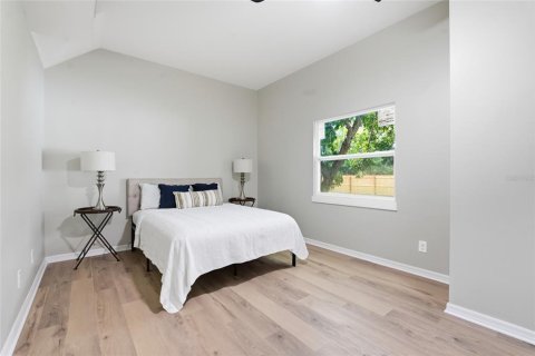 House in Clearwater, Florida 4 bedrooms, 228.08 sq.m. № 2221344 - photo 17