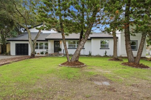 House in Clearwater, Florida 4 bedrooms, 228.08 sq.m. № 2221344