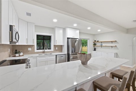 House in Clearwater, Florida 4 bedrooms, 228.08 sq.m. № 2221344 - photo 7