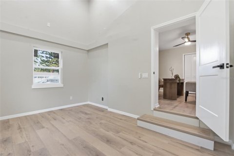 House in Clearwater, Florida 4 bedrooms, 228.08 sq.m. № 2221344 - photo 13