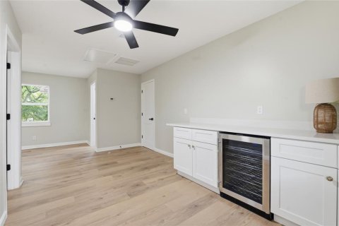 House in Clearwater, Florida 4 bedrooms, 228.08 sq.m. № 2221344 - photo 22