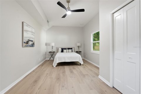 House in Clearwater, Florida 4 bedrooms, 228.08 sq.m. № 2221344 - photo 16