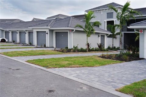 Copropriété à louer à Lakewood Ranch, Floride: 2 chambres, 126.9 m2 № 2107562 - photo 10