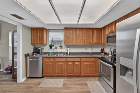 Touwnhouse à vendre à Tampa, Floride: 2 chambres, 119.29 m2 № 2201812 - photo 9