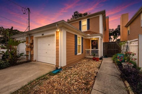 Townhouse in Tampa, Florida 2 bedrooms, 119.29 sq.m. № 2201812