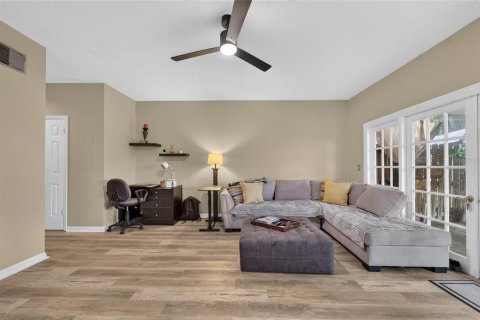 Touwnhouse à vendre à Tampa, Floride: 2 chambres, 119.29 m2 № 2201812 - photo 12