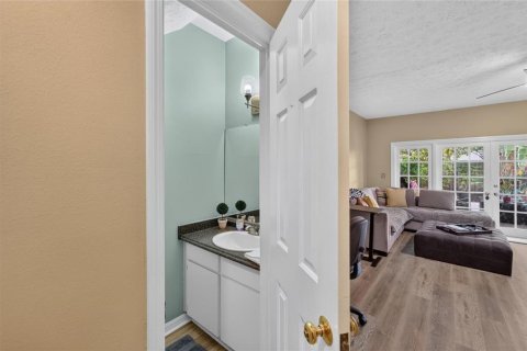 Touwnhouse à vendre à Tampa, Floride: 2 chambres, 119.29 m2 № 2201812 - photo 6