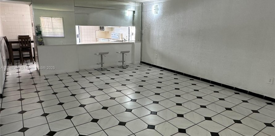 Condo in Hialeah, Florida, 2 bedrooms  № 1848772