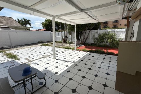 Condo in Hialeah, Florida, 2 bedrooms  № 1848772 - photo 5