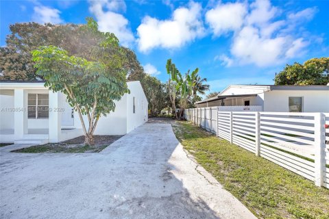 House in Miami Gardens, Florida 3 bedrooms, 100.33 sq.m. № 1996142 - photo 18