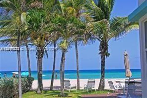 Copropriété à louer à Hollywood, Floride: 1 chambre, 64.1 m2 № 1971590 - photo 2