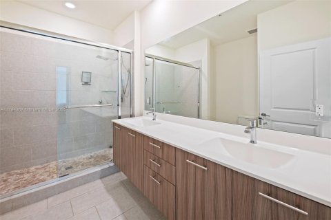 Condo in Doral, Florida, 3 bedrooms № 1959220 - photo 18