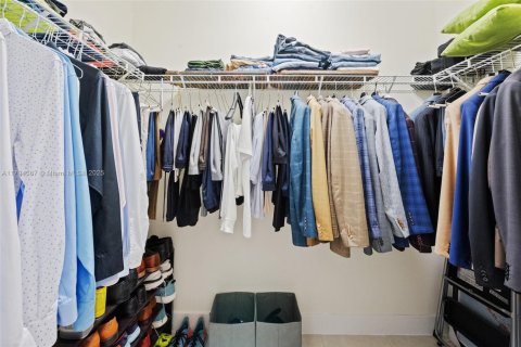 Condo in Doral, Florida, 3 bedrooms № 1959220 - photo 23