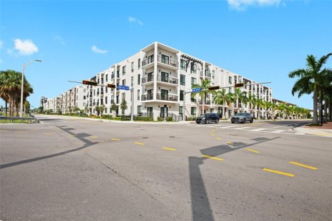 Condo in Doral, Florida, 3 bedrooms № 1959220 - photo 1