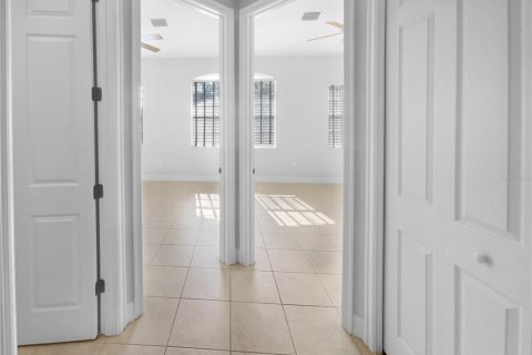 Condominio en venta en Howey-in-the-Hills, Florida, 4 dormitorios, 237.74 m2 № 1736910 - foto 11