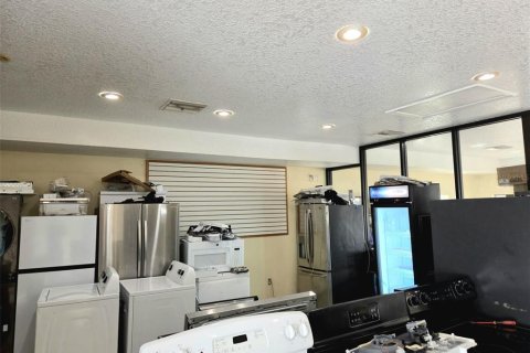 Commercial property in Orlando, Florida 126.35 sq.m. № 2203584 - photo 6