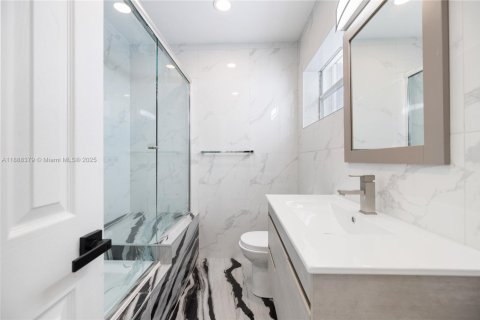 Villa ou maison à louer à Deerfield Beach, Floride: 3 chambres, 162.02 m2 № 1938664 - photo 11