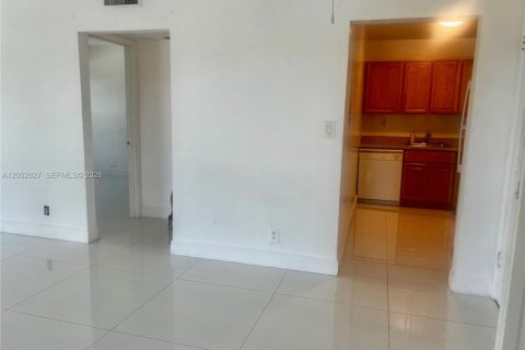 Снять в аренду кондоминиум в Плантация, Флорида 1 спальня, 61.78м2, № 2066704 - фото 3