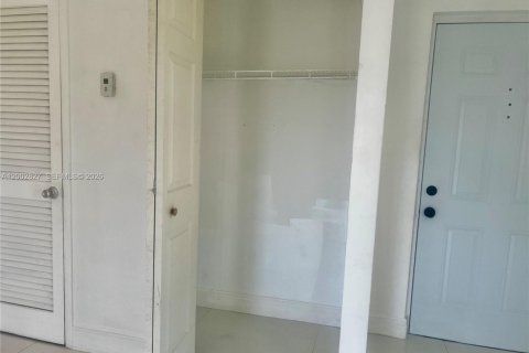 Снять в аренду кондоминиум в Плантация, Флорида 1 спальня, 61.78м2, № 2066704 - фото 5