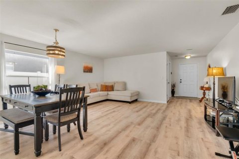 House in Wesley Chapel, Florida 3 bedrooms, 179.67 sq.m. № 2227696 - photo 9