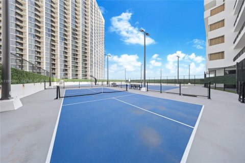 Condo in Miami, Florida, 1 bedroom  № 2059615 - photo 14