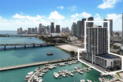 Condo in Miami, Florida, 1 bedroom  № 2059615 - photo 17