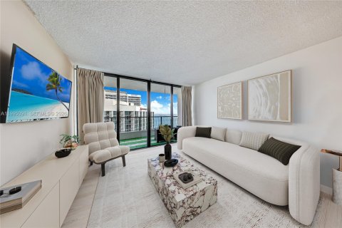 Condo in Miami, Florida, 1 bedroom  № 2059615 - photo 4