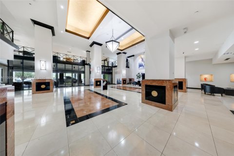 Condo in Miami, Florida, 1 bedroom  № 2059615 - photo 12