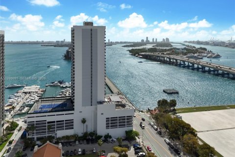 Condo in Miami, Florida, 1 bedroom  № 2059615 - photo 16