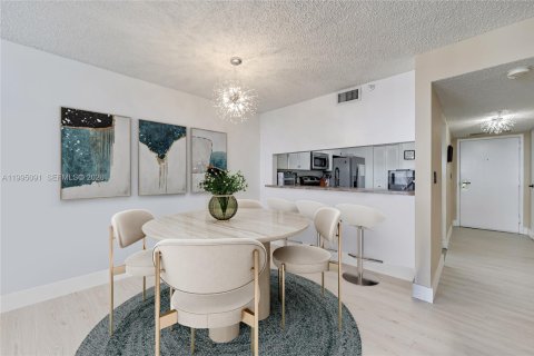 Condo in Miami, Florida, 1 bedroom  № 2059615 - photo 5