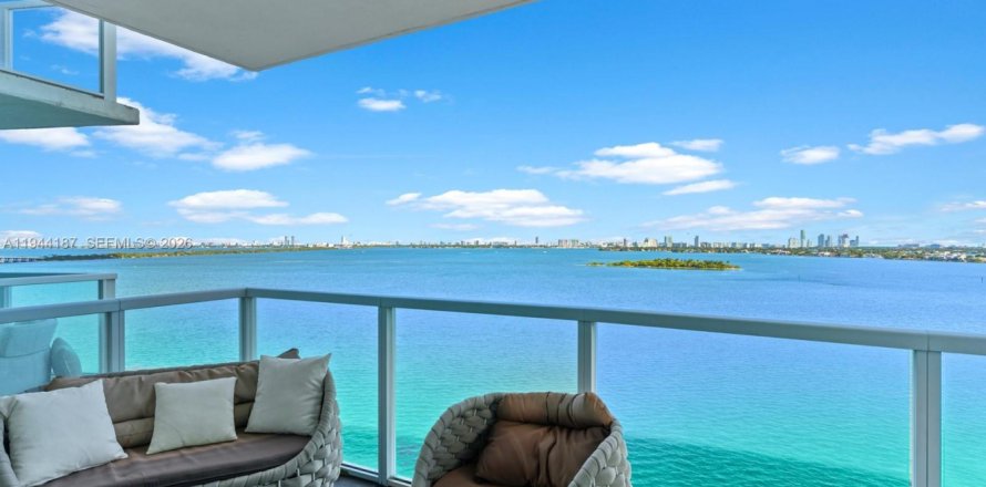 Condominio en Miami, Florida, 2 dormitorios  № 2001029