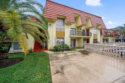 Copropriété à vendre à Hialeah, Floride: 1 chambre, 54.81 m2 № 1948196 - photo 1