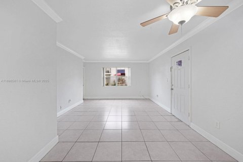 Copropriété à vendre à Hialeah, Floride: 1 chambre, 54.81 m2 № 1948196 - photo 5