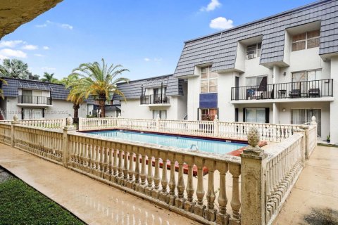 Copropriété à vendre à Hialeah, Floride: 1 chambre, 54.81 m2 № 1948196 - photo 2