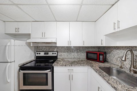 Copropriété à vendre à Hialeah, Floride: 1 chambre, 54.81 m2 № 1948196 - photo 4