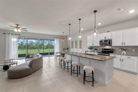 Casa en venta en Clermont, Florida, 4 dormitorios, 269.42 m2 № 2342694 - foto 6