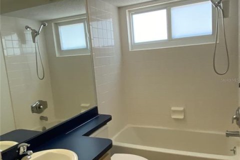 Condo in Venice, Florida, 2 bedrooms  № 1789127 - photo 15