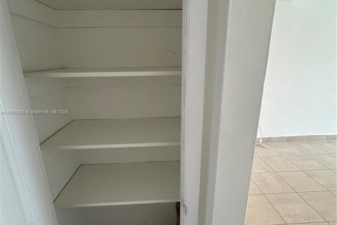 Villa ou maison à louer à Miami Beach, Floride: 1 chambre, 646.6 m2 № 1981944 - photo 9