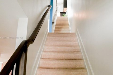 Townhouse in Sunrise, Florida 4 bedrooms, 273.32 sq.m. № 2034180 - photo 14