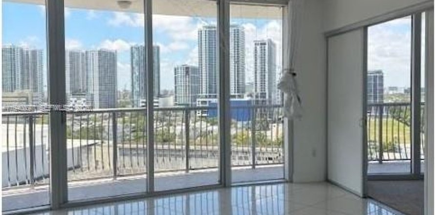 Condominio en Miami, Florida, 2 dormitorios  № 2260879