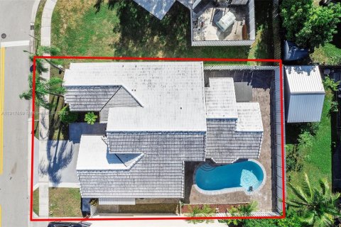 House in Pembroke Pines, Florida 3 bedrooms, 162.21 sq.m. № 1972554 - photo 25