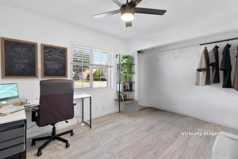 House in Pembroke Pines, Florida 3 bedrooms, 162.21 sq.m. № 1972554 - photo 29