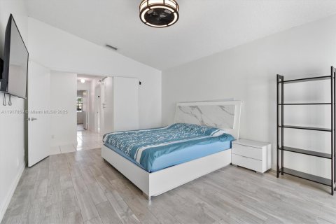 House in Pembroke Pines, Florida 3 bedrooms, 162.21 sq.m. № 1972554 - photo 14