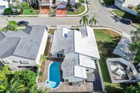 House in Pembroke Pines, Florida 3 bedrooms, 162.21 sq.m. № 1972554 - photo 26