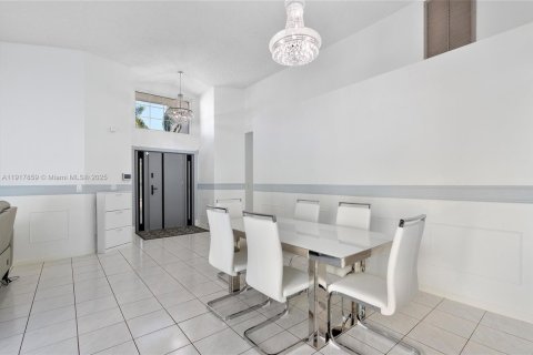 House in Pembroke Pines, Florida 3 bedrooms, 162.21 sq.m. № 1972554 - photo 7