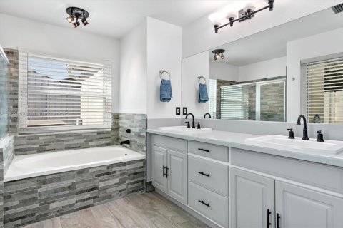 House in Pembroke Pines, Florida 3 bedrooms, 162.21 sq.m. № 1972554 - photo 16