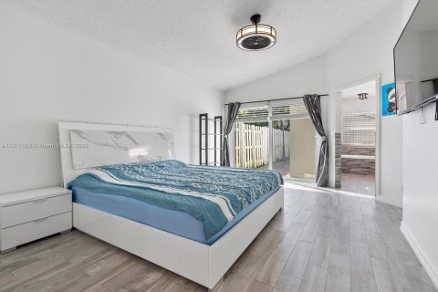 House in Pembroke Pines, Florida 3 bedrooms, 162.21 sq.m. № 1972554 - photo 13